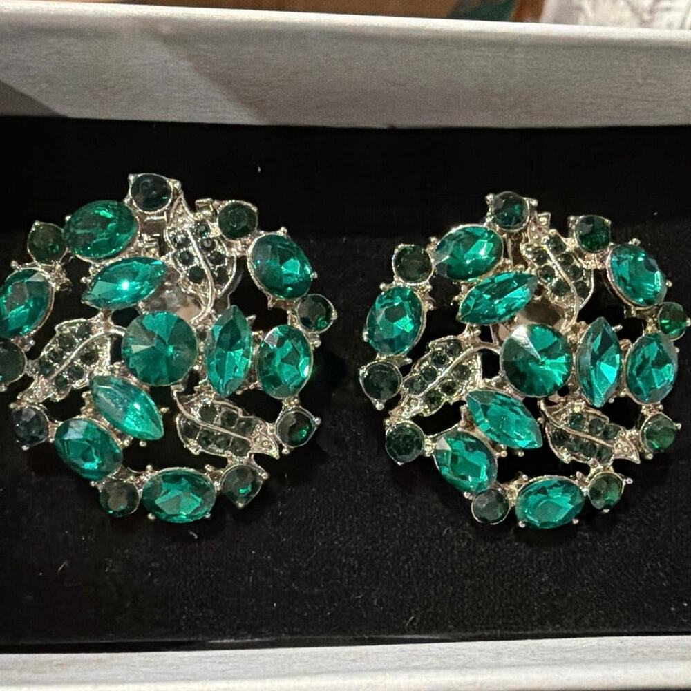 Elegant Park Vintage Emerald Green Rhinestone Cluster Clip On Earrings